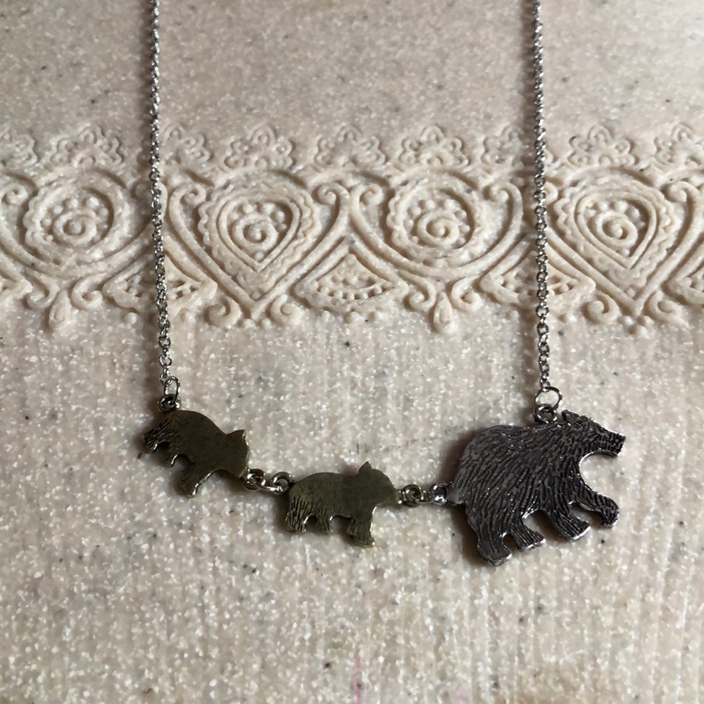 New Momma and 2 cub necklace